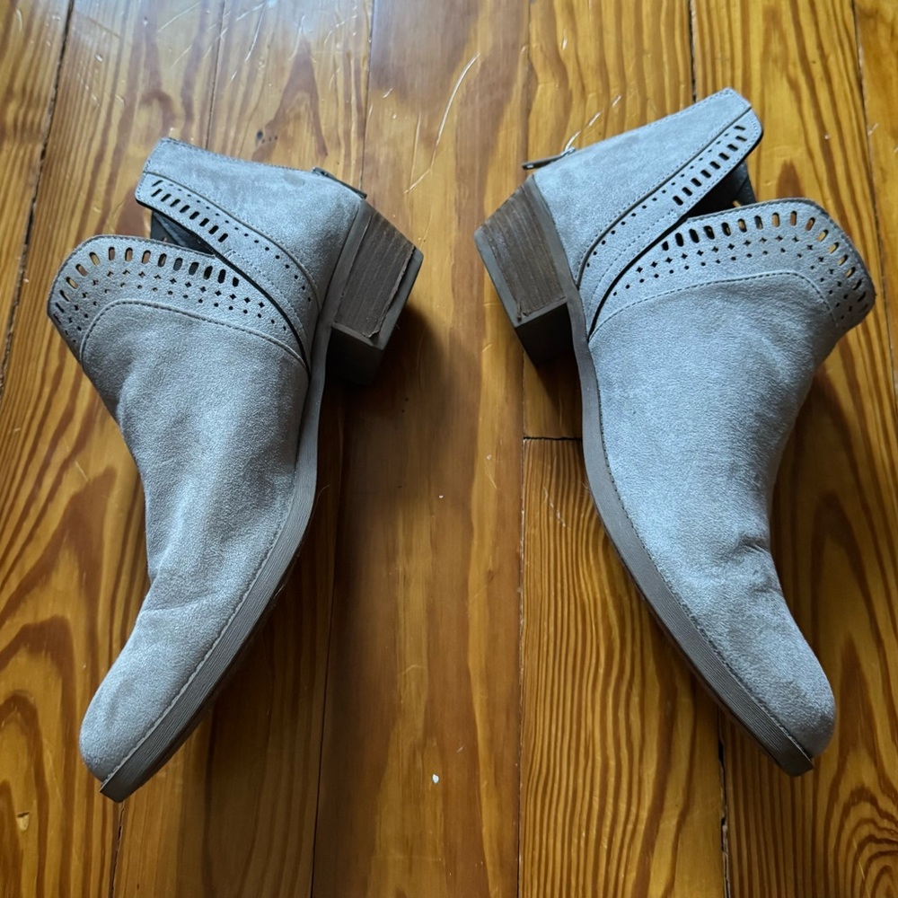 Gray Ankle Booties by Carlos size 9.5 - Picture 2 of 4